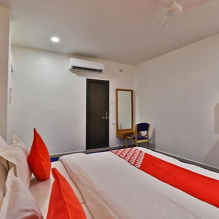 Oyo Milan Party Hall Vadodara Eksteriør bilde