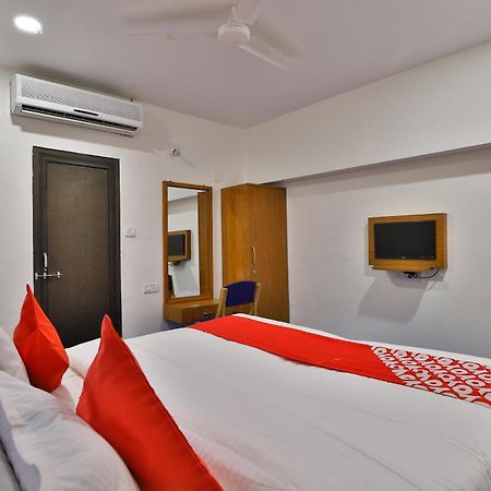 Oyo Milan Party Hall Vadodara Eksteriør bilde