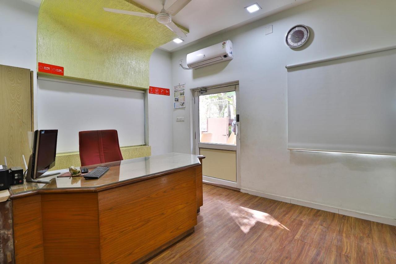 Oyo Milan Party Hall Vadodara Eksteriør bilde