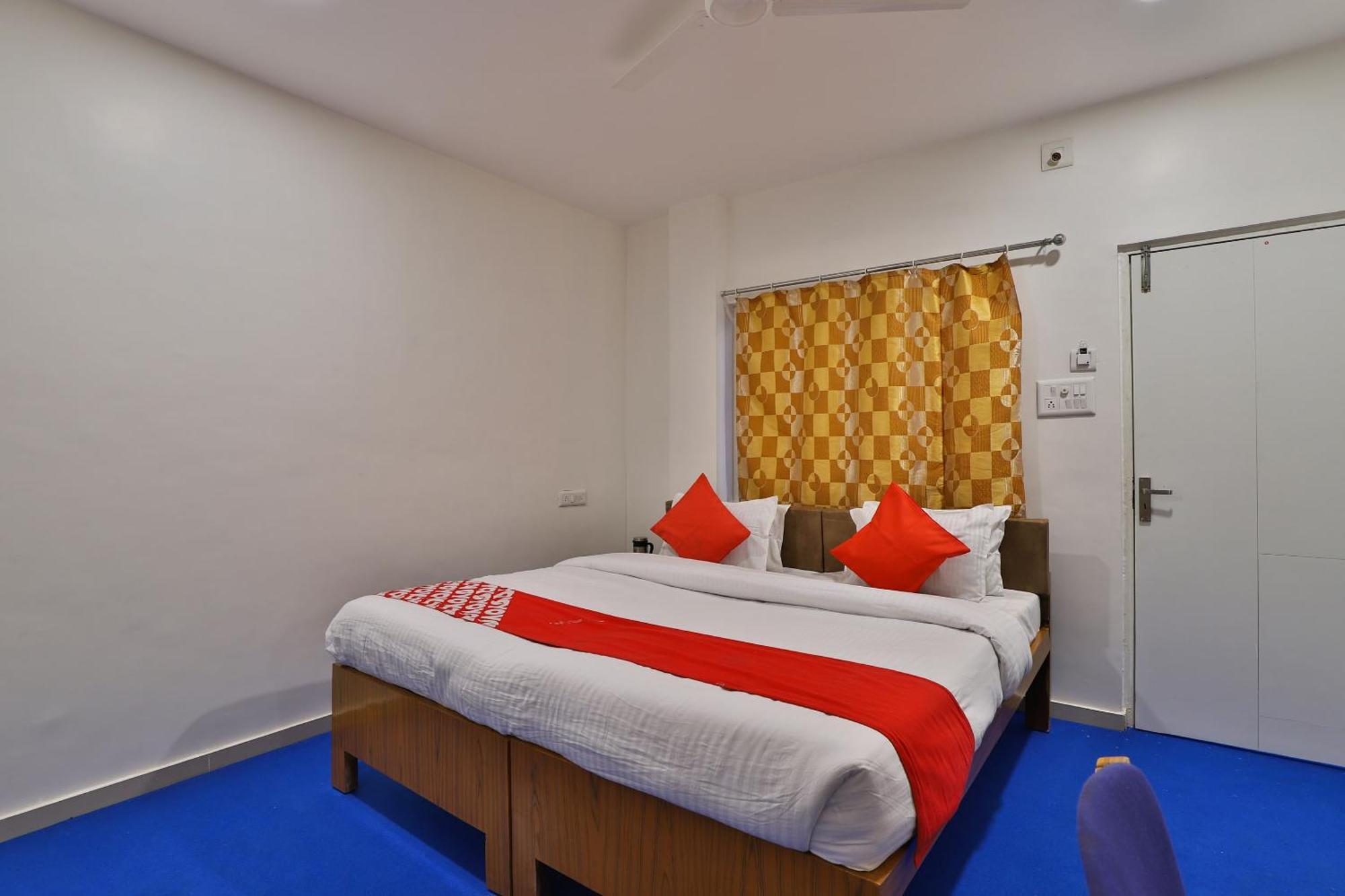 Oyo Milan Party Hall Vadodara Eksteriør bilde