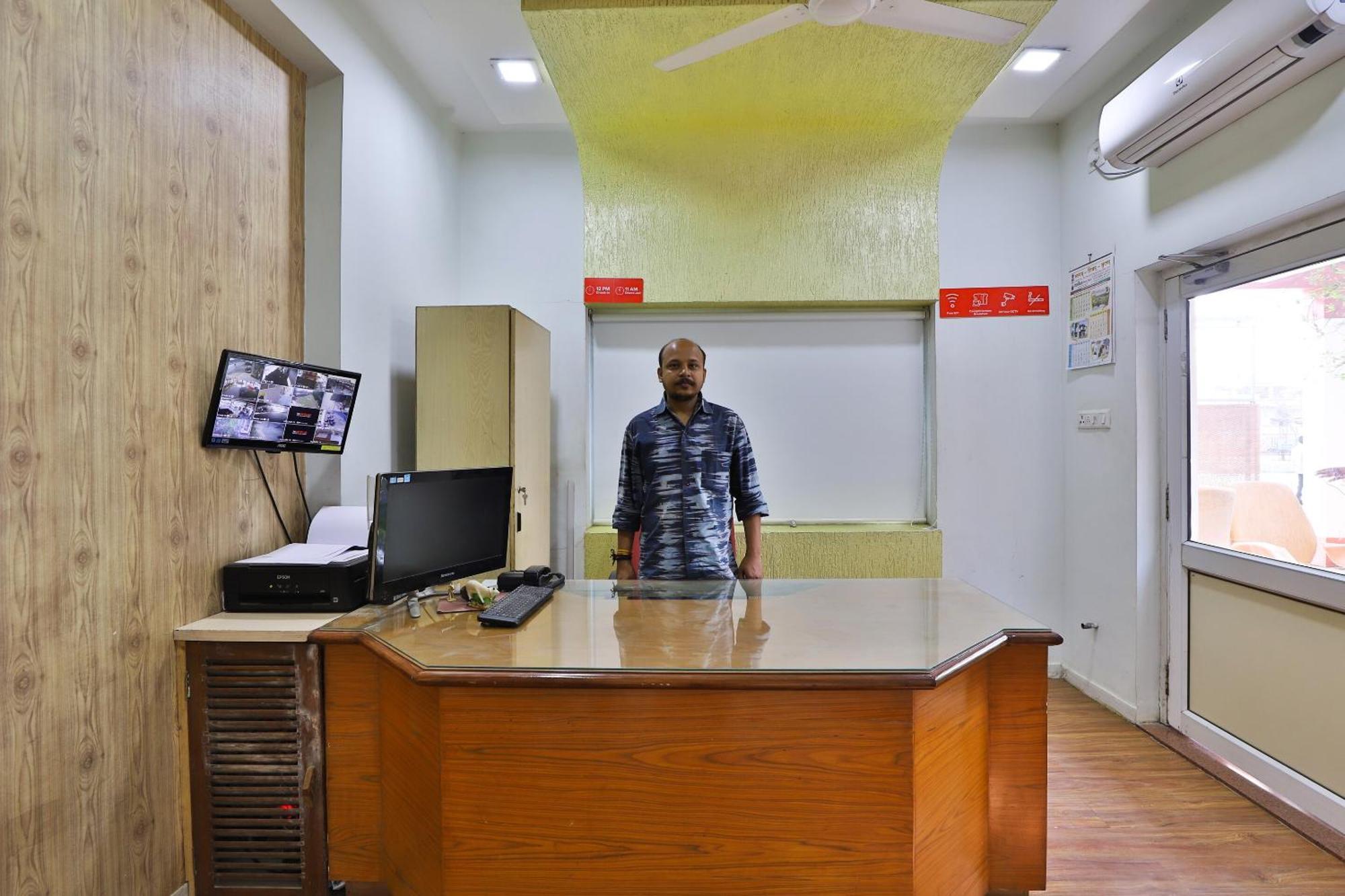 Oyo Milan Party Hall Vadodara Eksteriør bilde